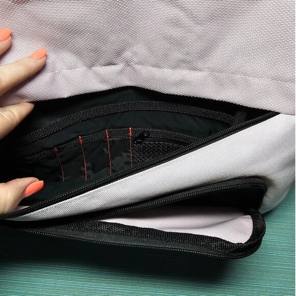 Adidias Messenger Bag Gray Strap EUC - Picture 3 of 6